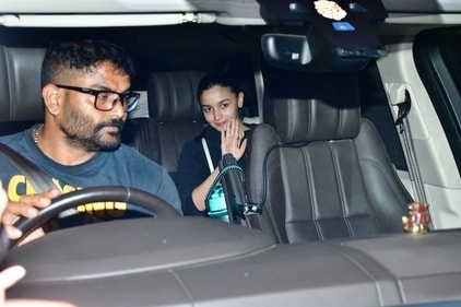 Alia Bhatt at Mumbai's Kalina Airport. (Pic: Varinder Chawla) Alia Bhatt at Mumbai's Kalina Airport. (Pic: Varinder Chawla)