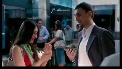 A movie still of Kareena Kapoor Khan and Olivier Lafont from 3 Idiots (2009) A movie still of Kareena Kapoor Khan and Olivier Lafont from 3 Idiots (2009)