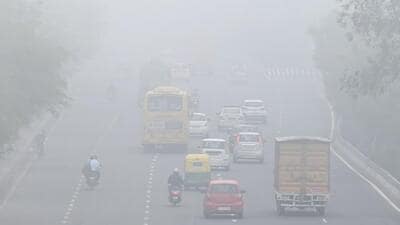 Foggy conditions in Delhi NCR on Thursday morning. (Sunil Ghosh/ HT Photo) Foggy conditions in Delhi NCR on Thursday morning. (Sunil Ghosh/ HT Photo)