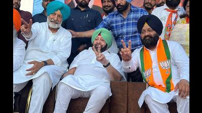 Former CM Captain Amarinder Singh campaigns for BJP’s Jalandhar Lok Sabha bypoll candidate Inder Iqbal Singh Atwal on Thursday. (HT photo)