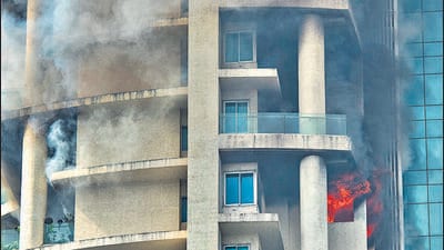 Mumbai, India - December 15, 2022: A Level-1 fire erupted on the 22nd floor of One Avighna Park, multi-storey residential building near Bharat Mata Cinema, Lower Parel, in Mumbai, India, on Thursday, December 15, 2022. (Photo by Satish Bate/Hindustan Times) (Satish Bate/HT PHOTO)