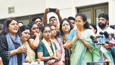Nationalist Congress Party (NCP) leader Supriya Sule tries to pacify as she interacts with party workers and supporters during their 'dharna' urging Pawar to withdraw his resignation. (HT PHOTO) Nationalist Congress Party (NCP) leader Supriya Sule tries to pacify as she interacts with party workers and supporters during their 'dharna' urging Pawar to withdraw his resignation. (HT PHOTO)