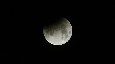 The Penumbral Lunar Eclipse, the first Chandra Grahan of 2023, falls on May 5 and will be witness in India. (Himanshu Vyas / Hindustan Times)