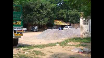 The illegally occupied land of the graveyard (HT Photo) The illegally occupied land of the graveyard (HT Photo)