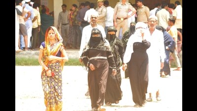 Voters casting their vote in the municipal elections at Pili Kothi, Varanasi, on Thursday. (HT Photo) Voters casting their vote in the municipal elections at Pili Kothi, Varanasi, on Thursday. (HT Photo)