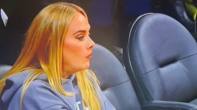The image shows Adele yawning at a basketball game with her mouth closed. (Twitter/@queenadelesIays) The image shows Adele yawning at a basketball game with her mouth closed. (Twitter/@queenadelesIays)