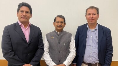 (L-R) Prof. Pedro ARBULU, Director International Relations, Bordeaux University School of Management, Dr. Prafulla Agnihotri, Director, IIM Sirmaur, Prof. Jorge Cardoso, Director General, Consortium of Universities, International Institute of Higher Education (L-R) Prof. Pedro ARBULU, Director International Relations, Bordeaux University School of Management, Dr. Prafulla Agnihotri, Director, IIM Sirmaur, Prof. Jorge Cardoso, Director General, Consortium of Universities, International Institute of Higher Education