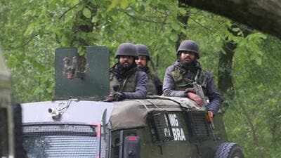 Security personnel deployed in Baramulla near the site of encounter in the Wanigam Payeen Kreeri area. (Waseem Andrabi /HT)