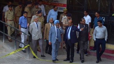 The judicial commission members at the Colvin hospital on Friday evening. (HT)