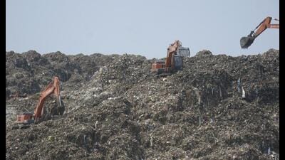 The new dumping site at Morta near Delhi Meerut Road in Ghaziabad on Friday. (Sakib Ali/HT Photo) The new dumping site at Morta near Delhi Meerut Road in Ghaziabad on Friday. (Sakib Ali/HT Photo)