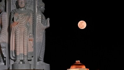 The full moon as seen on a penumbral lunar eclipse day. A penumbral lunar eclipse occurs when the moon enters the Earth's penumbra, the outer part of the shadow. The lunar eclipse started at 8:59 PM (Local Time) on Friday and will continue till 1:16 AM (Local Time) Saturday. (HT Photo/Deepak Gupta) The full moon as seen on a penumbral lunar eclipse day. A penumbral lunar eclipse occurs when the moon enters the Earth's penumbra, the outer part of the shadow. The lunar eclipse started at 8:59 PM (Local Time) on Friday and will continue till 1:16 AM (Local Time) Saturday. (HT Photo/Deepak Gupta)