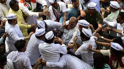 Commotion between NCP workers protesting outside the party office. (Anshuman Poyrekar/ Hindustan Times) Commotion between NCP workers protesting outside the party office. (Anshuman Poyrekar/ Hindustan Times)