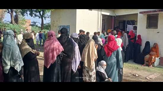Muslim women queue up to cast their vote at a polling booth in the rural Phulpur Nagar Panchayat area of Prayagraj on Thursday. (HT File Photo)