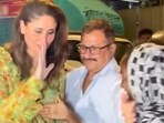 Kareena Kapoor maintains smile as a fan wanted to touch her. (Photo: Viral Bhayani/ Varinder Chawla) Kareena Kapoor maintains smile as a fan wanted to touch her. (Photo: Viral Bhayani/ Varinder Chawla)
