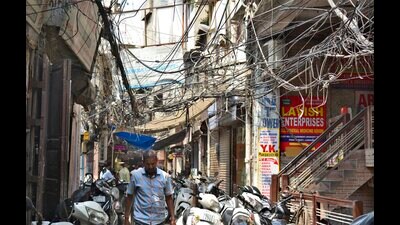 Many shopkeepers expressed distress over the fact that they were unable to extend sheds in front of their shop due to mismanagement of wires above their shops. (Manish/HT) Many shopkeepers expressed distress over the fact that they were unable to extend sheds in front of their shop due to mismanagement of wires above their shops. (Manish/HT)