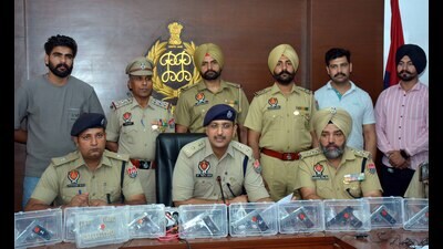 Mohali senior superintendent of police Sandeep Garg sharing details of the arrest during a press conference on Saturday. (HT Photo) Mohali senior superintendent of police Sandeep Garg sharing details of the arrest during a press conference on Saturday. (HT Photo)