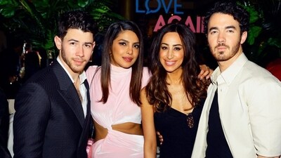 Priyanka Chopra and Nick Jonas also posed with his brother Kevin Jonas and wife Danielle Jonas. While Nick wore a white shirt, navy blue blazer and pants, Kevin was seen in a black T-shirt, white shirt and pants. Danielle wore a black dress. 