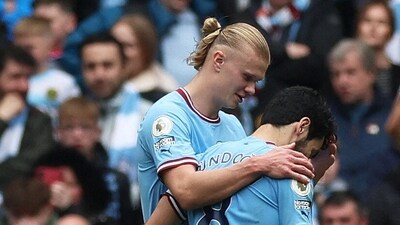 Manchester City's Erling Braut Haaland gives the ball to Ilkay Gundogan to take a penalty (Action Images via Reuters)