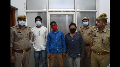 The suspects in custody. (Sunil Ghosh/ HT Photo) The suspects in custody. (Sunil Ghosh/ HT Photo)