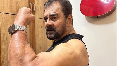 Actor Sharat Saxena impressed fans with his new pictures.