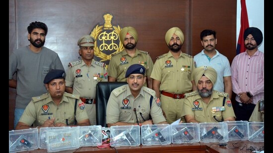 Mohali senior superintendent of police Sandeep Garg sharing details of the arrest during a press conference on Saturday. (HT Photo)