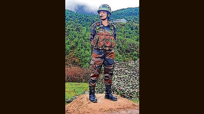 Employed graduates aged between 18 and 42 years are eligible to join the Territorial Army. (HT photo) Employed graduates aged between 18 and 42 years are eligible to join the Territorial Army. (HT photo)