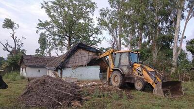 Encroachments being removed in Pipal Parao area of Uttarakhand’s Udham Singh Nagar district on Sunday. (HT photo) Encroachments being removed in Pipal Parao area of Uttarakhand’s Udham Singh Nagar district on Sunday. (HT photo)