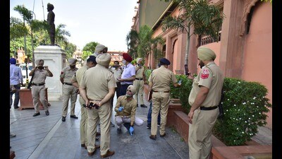 Forensic team members inspect the blast site spot where an explosion took place near Golden Temple at Heritage street on Saturday night. (HT Photo/Sameer Sehgal) Forensic team members inspect the blast site spot where an explosion took place near Golden Temple at Heritage street on Saturday night. (HT Photo/Sameer Sehgal)