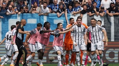 Juventus' Dusan Vlahovic, second from right, celebrates with teammates after scoring his side's second goal during the Serie A (AP) Juventus' Dusan Vlahovic, second from right, celebrates with teammates after scoring his side's second goal during the Serie A (AP)
