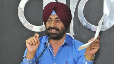 Khaira had handed over an alleged obscene video of a Punjab cabinet minister to the Governor Banwarilal Purohit. (HT File Photo)
