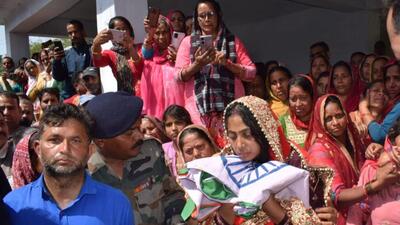 Wife of Lance Naik Arvind Kumar receives the Tricolour during his funeral on Sunday. (HT Photo) Wife of Lance Naik Arvind Kumar receives the Tricolour during his funeral on Sunday. (HT Photo)