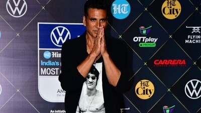 Actor Akshay Kumar kept it causal and comfy for the event. He spotted a baggy look in black joggers, a t-shirt and a jacket to go with the theme. (HT photos) Actor Akshay Kumar kept it causal and comfy for the event. He spotted a baggy look in black joggers, a t-shirt and a jacket to go with the theme. (HT photos)