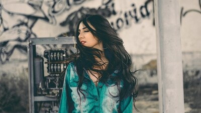 4. Voluminous Blow Dry - The 90s blowout was already very popular and 2023 is no different. While some may think it's challenging to get this look at home, you can easily create the ideal voluminous blow-dry. Your hair will look effortlessly gorgeous and full of shine. (Photo by Allef Vinicius on Unsplash) 4. Voluminous Blow Dry - The 90s blowout was already very popular and 2023 is no different. While some may think it's challenging to get this look at home, you can easily create the ideal voluminous blow-dry. Your hair will look effortlessly gorgeous and full of shine. (Photo by Allef Vinicius on Unsplash)