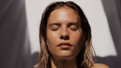 Has antibacterial and antifungal properties: This powerful ingredient helps fight fungal infections. It has anti-bacterial properties which may decrease acne-causing bacteria on the skin. (Unsplash) Has antibacterial and antifungal properties: This powerful ingredient helps fight fungal infections. It has anti-bacterial properties which may decrease acne-causing bacteria on the skin. (Unsplash)