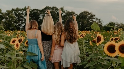 With the onset of the summer, give your beautiful locks a fun reset for the bright days ahead and your summer getaways. In case you are short on inspiration, here’s a round-up of 4 top hairstyles from celebrity hairstylist Adhuna Bhabani that you can easily achieve: (Photo by Hannah Busing on Unsplash) With the onset of the summer, give your beautiful locks a fun reset for the bright days ahead and your summer getaways. In case you are short on inspiration, here’s a round-up of 4 top hairstyles from celebrity hairstylist Adhuna Bhabani that you can easily achieve: (Photo by Hannah Busing on Unsplash)