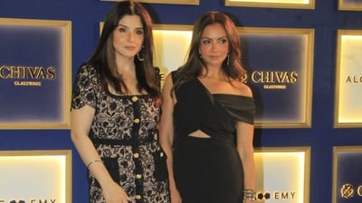 Fabulous Lives of Bollywood Wives' Maheep Kapoor and Seema Sajdeh also chose black. 