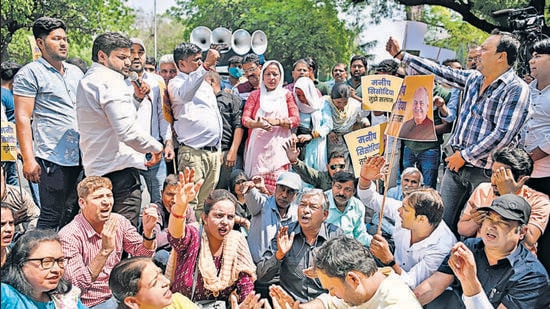 AAP members at an April 27 protest over ED arrests in connection with the Delhi excise policy. (ANI)