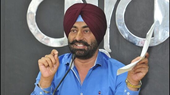 Khaira had handed over an alleged obscene video of a Punjab cabinet minister to the Governor Banwarilal Purohit. (HT File Photo)