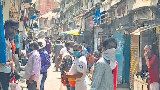 The new rent proposed by the BMC will depend on the grade of the market and commodity. For instance, Crawford Market is an A category market where business flourishes, so the rent will be more. Kokil, in his letter, made it a point to add that there was a huge difference between the business being carried on at Crawford Market and that being done at Lalbaug Market. (ANI)