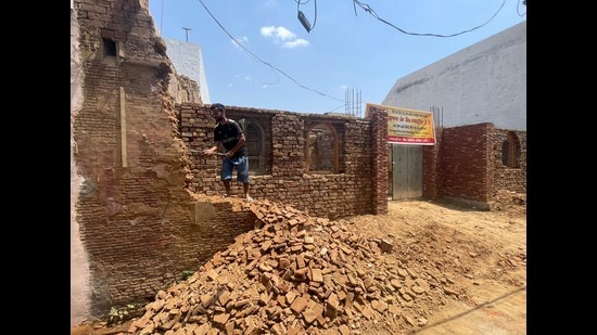 Worker razing the wall of old structure at the site of renovation and conservation project of mansion of Jassa Singh Ramgarhia at Sri Hargobindpur in district Gurdaspur on Sunday. (HT Photo)