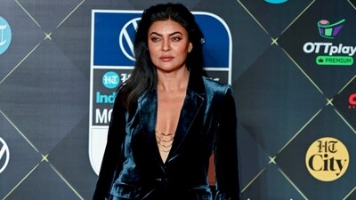 Sushmita Sen arrived at HT India's Most Stylish 2023 in a midnight blue velvet power suit teamed with an embellished bralette. (ANI) Sushmita Sen arrived at HT India's Most Stylish 2023 in a midnight blue velvet power suit teamed with an embellished bralette. (ANI)