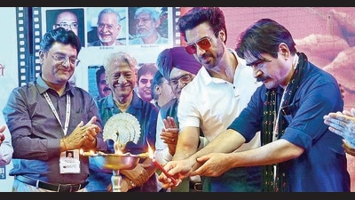 Actors Yashpal Sharma, Binnu Dhillon, Rajendra Gupta, among others lighting the ceremonial lamp at Chandigarh Music and Film Festival (Photos: Keshav Singh/HT) Actors Yashpal Sharma, Binnu Dhillon, Rajendra Gupta, among others lighting the ceremonial lamp at Chandigarh Music and Film Festival (Photos: Keshav Singh/HT)