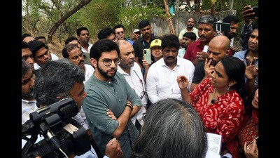 Aditya Thackeray visited Vetal Tekdi on Saturday. (HT PHOTO)