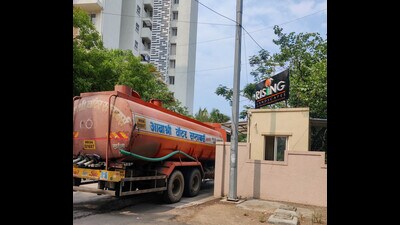 Due to higher water demands, the number of water tanker trips rose from 306,842 in 2021-22 to 354,254 in 2022-23. (RAHUL RAUT/ HT PHOTO)