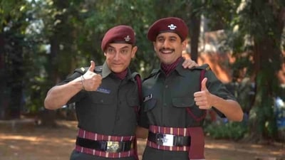 Aamir Khan and Naga Chaitanya in a still from Laal Singh Chaddha. Aamir Khan and Naga Chaitanya in a still from Laal Singh Chaddha.