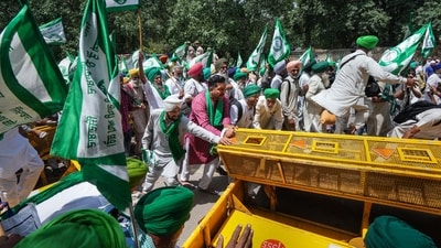 Over 2,000 jawans have been deployed on May 7 amid the farmers' march to Jantar Mantar to join the protesting wrestlers. (PTI) Over 2,000 jawans have been deployed on May 7 amid the farmers' march to Jantar Mantar to join the protesting wrestlers. (PTI)