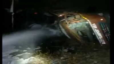 Tanker fell into a gorge in Pune (ANI)