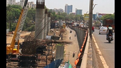 The Katraj Kondhwa Road, a chronic traffic congestion spot, is high on priority of the authorities. (HT PHOTO) The Katraj Kondhwa Road, a chronic traffic congestion spot, is high on priority of the authorities. (HT PHOTO)