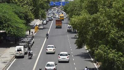 The Nelson Mandela Marg runs along the Jawaharlal Nehru University (JNU) near Vasant Kunj and Vasant Vihar and a 1,000-metre long stretch is being developed by the agency on this arterial road. (HT Archive)