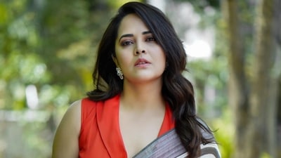Anasuya Bharadwaj was trolled by Vijay Deverakonda fans. Anasuya Bharadwaj was trolled by Vijay Deverakonda fans.